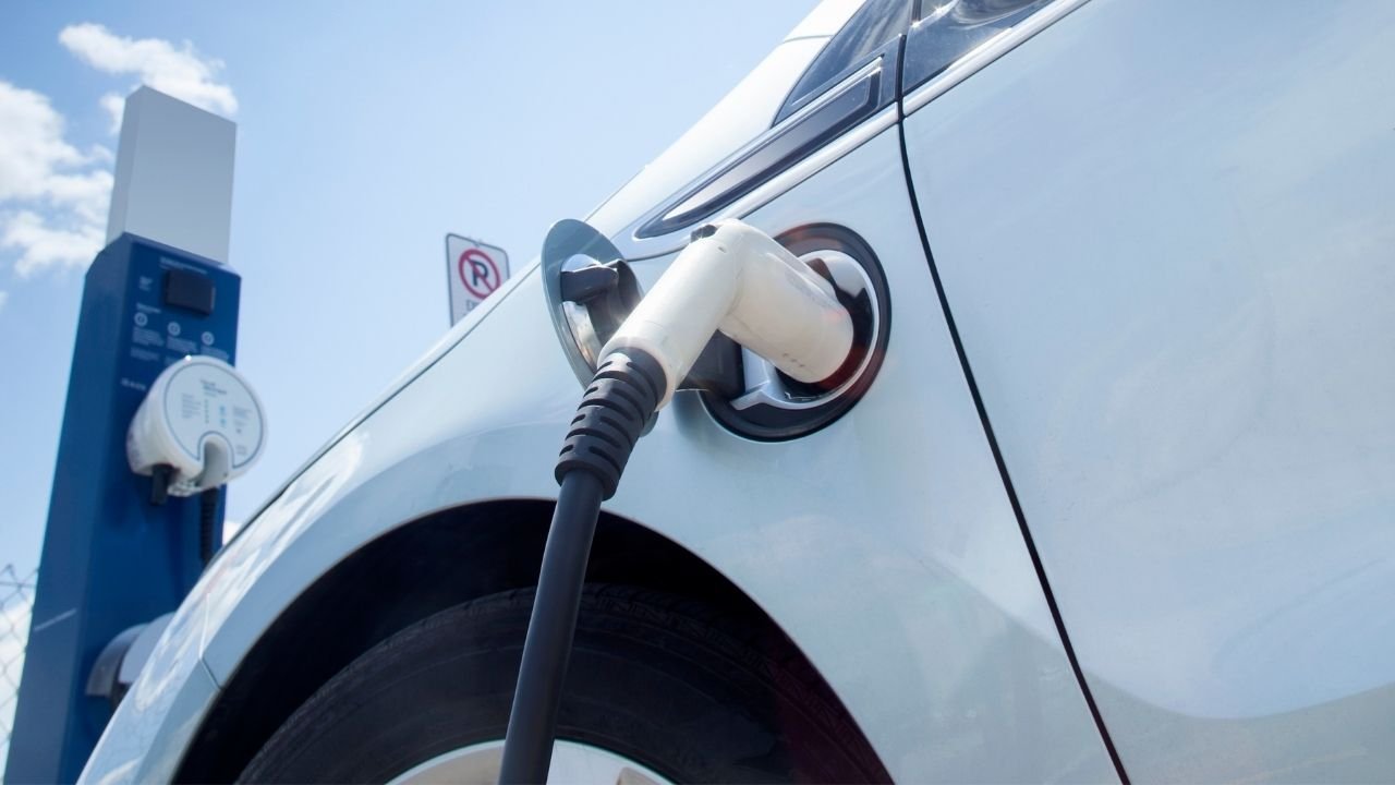 Otomobilin doğduğu ülkede tarihi değişim: Elektrikli otomobiller ilk kez zirveye çıktı
