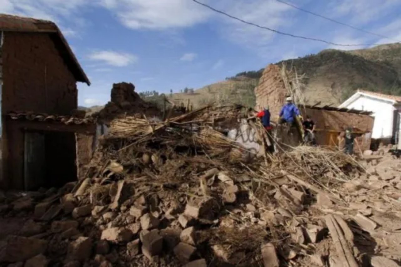 Ülkede korkutan deprem! Çok sayıda ölü ve yaralı var