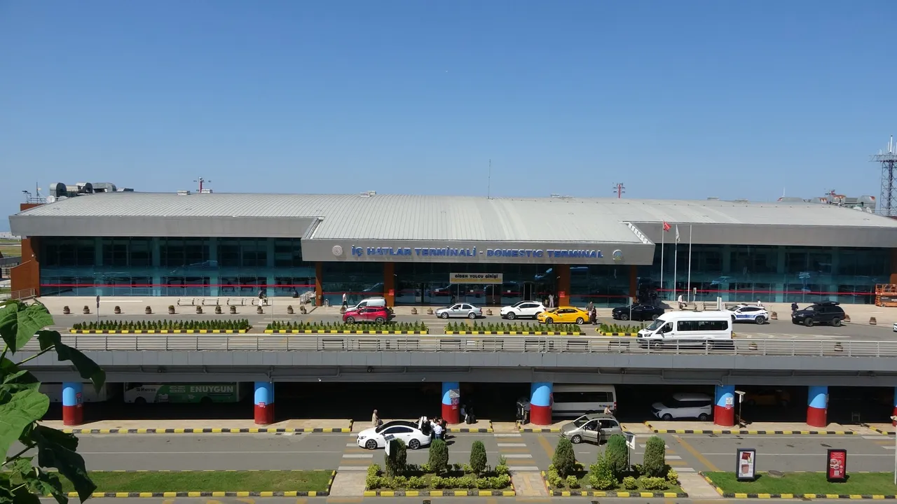 100 milyon ton kaya ile deniz doldurulacak! 69 yıllık havalimanında büyük dönüşüm başladı