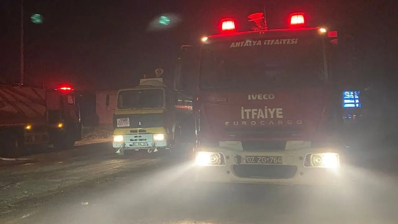 Antalya'da otel yangını! Müşteriler tahliye edildi