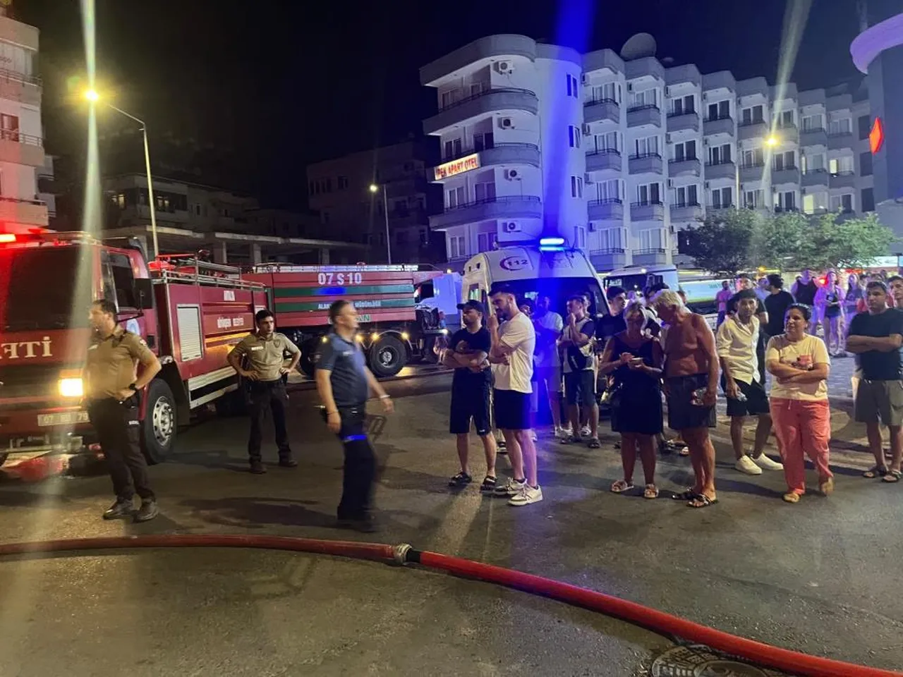 Antalya'da otel yangını! Müşteriler tahliye edildi