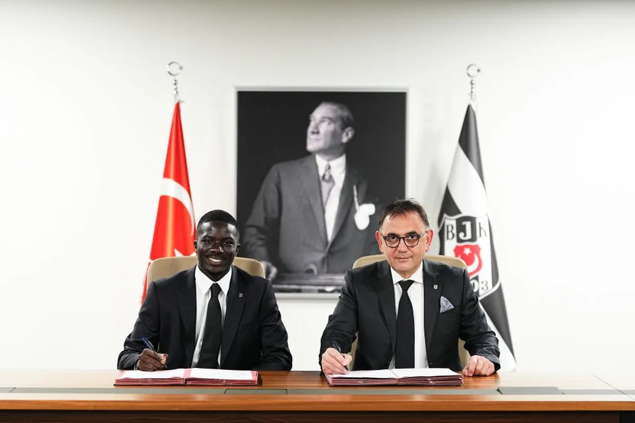 Kassoum Ouattara'nın imza töreninden