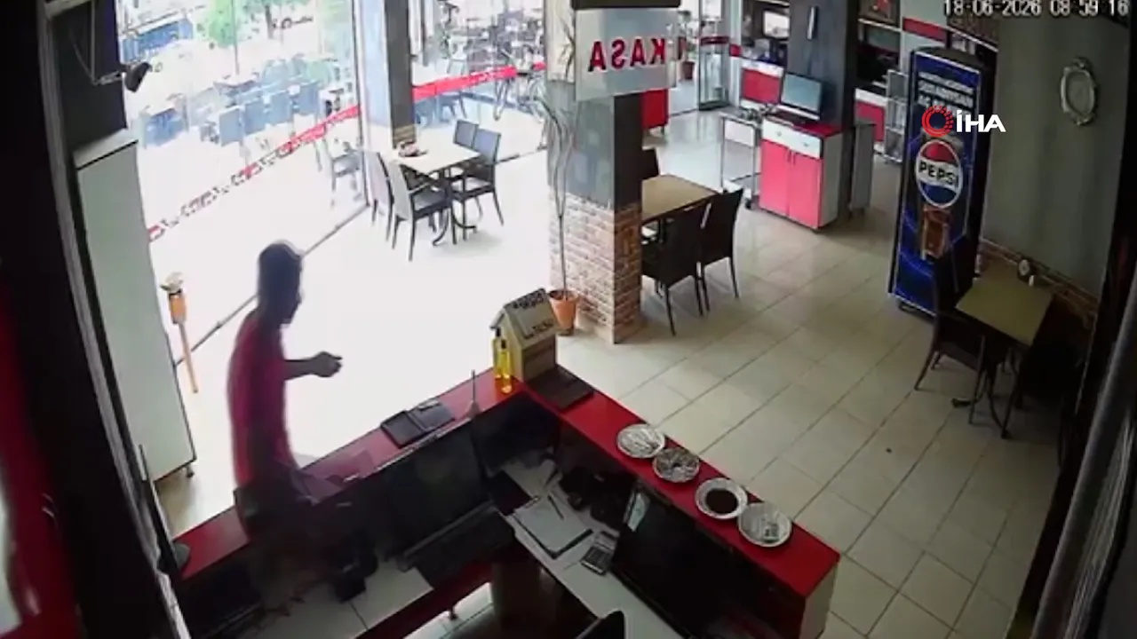 Bisikletli hırsızın akılalmaz taktiği! Restorandan telefon, camiden merdiven çaldı