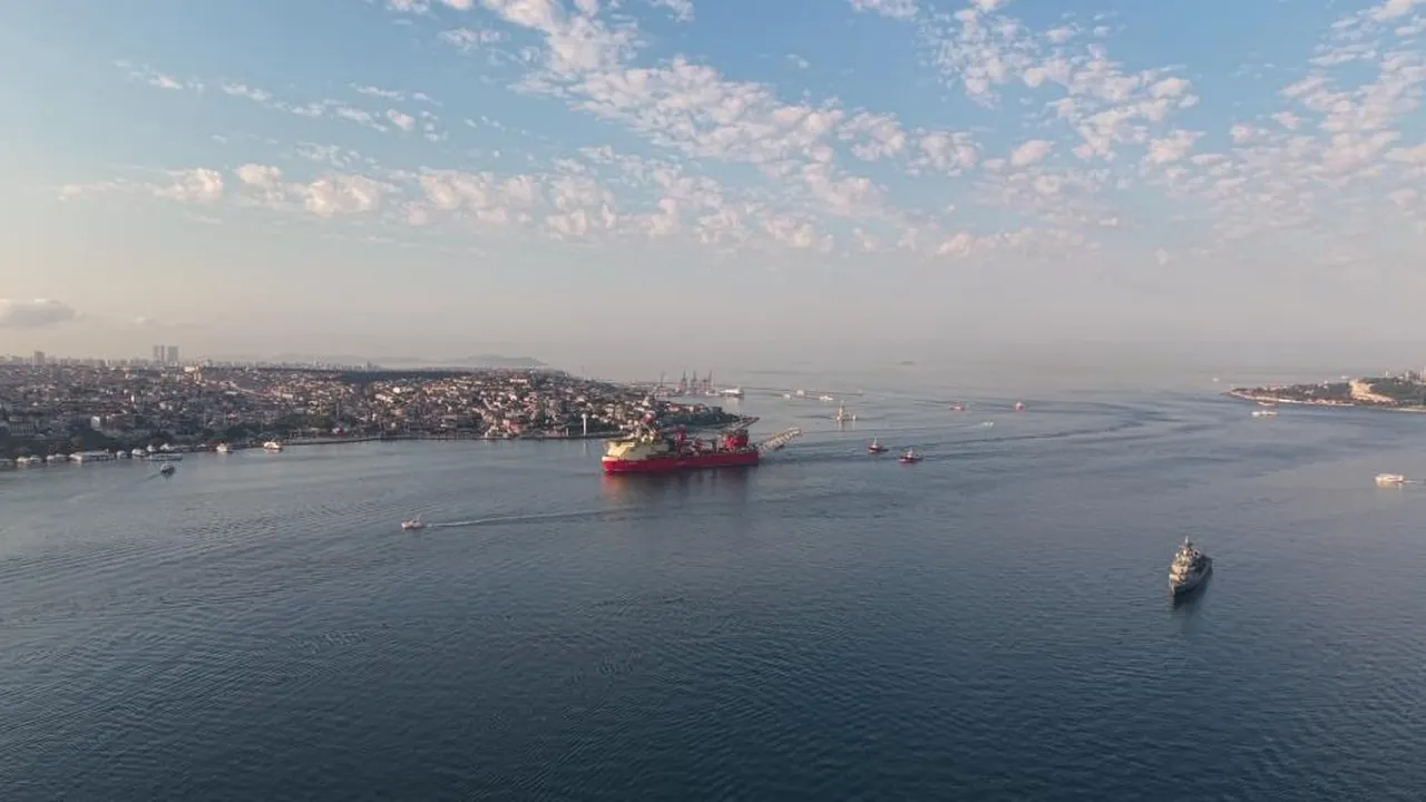 Boyu 215 metre! Boğaz hattı çift yönlü trafiğe kapatıldı