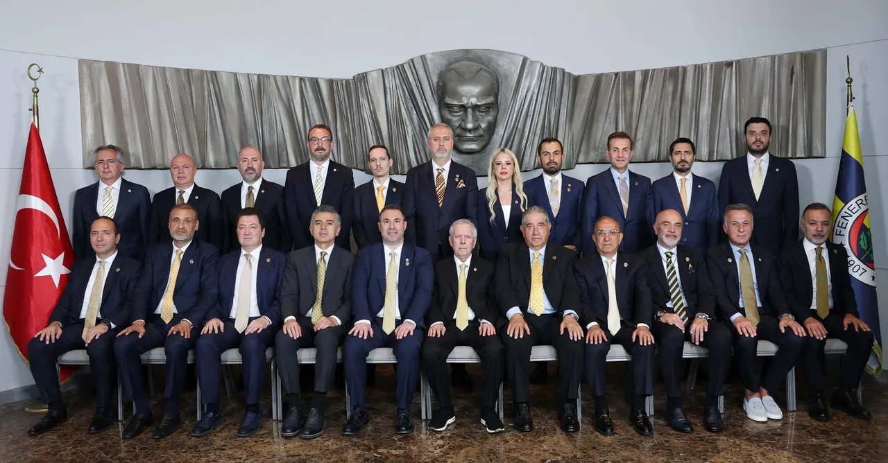 Yeni yönetim Kurulu (Fotoğraf: Fenerbahçe resmi)