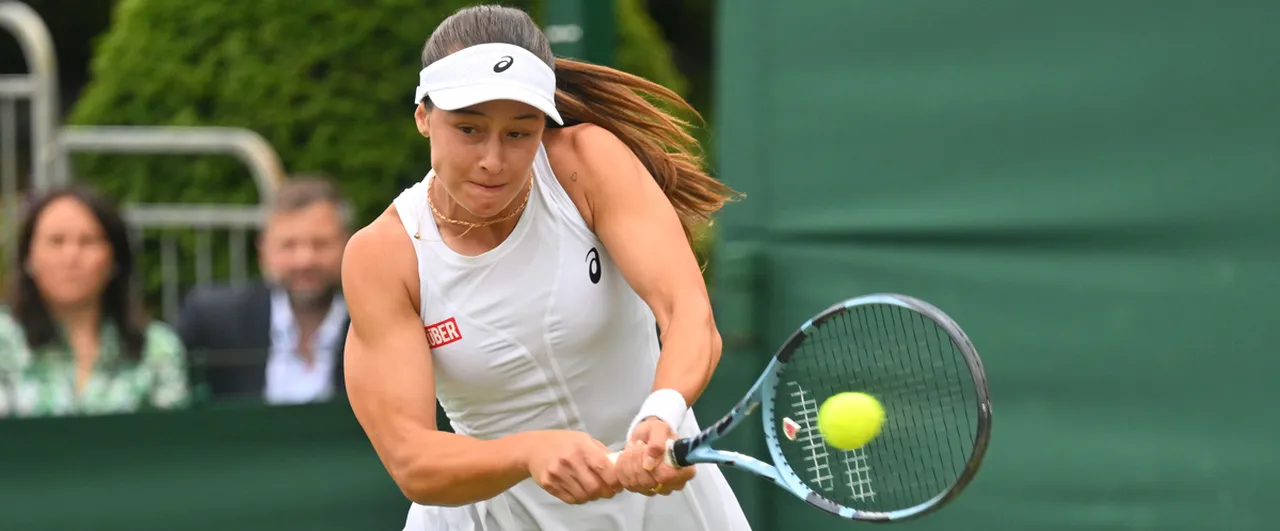 Zeynep Sönmez, Wimbledon'ın ikinci turunda ABD'li rakibi Claire Liu'ya 7-5 ve 6-3'lük setlerle 2-0 yenilerek teklerde organizasyona veda etti.
