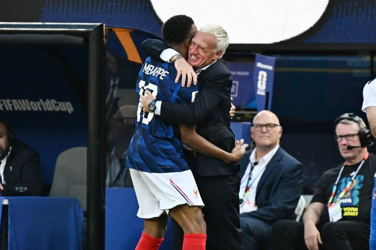 Kylian Mbappe ve Didier Deschamp