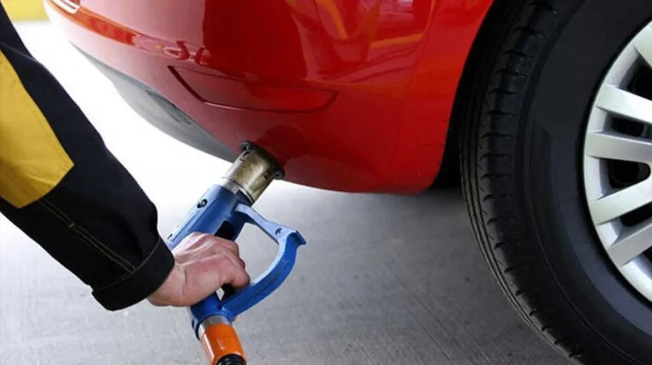 Petrol dip yaptı, akaryakıta indirim geliyor! Tabela gece yarısı değişecek