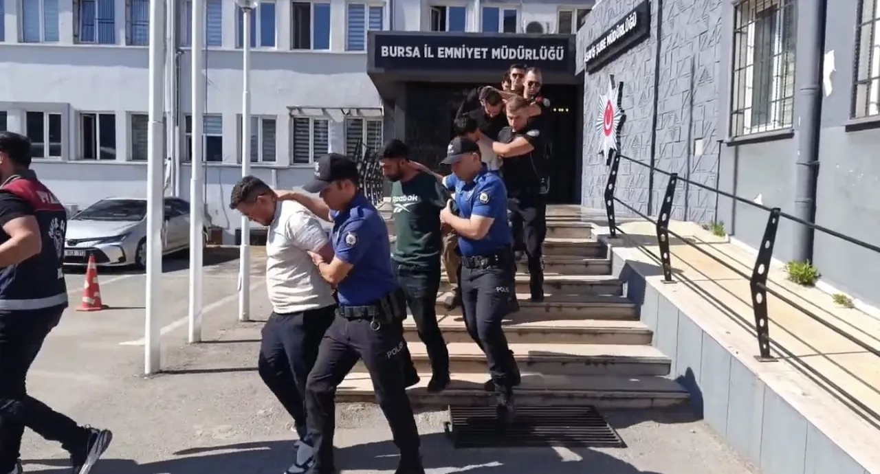Sahte polis çetesinden akılalmaz vurgun! 100 milyon lira dolandırdılar, sonra tatlı ikram ettiler
