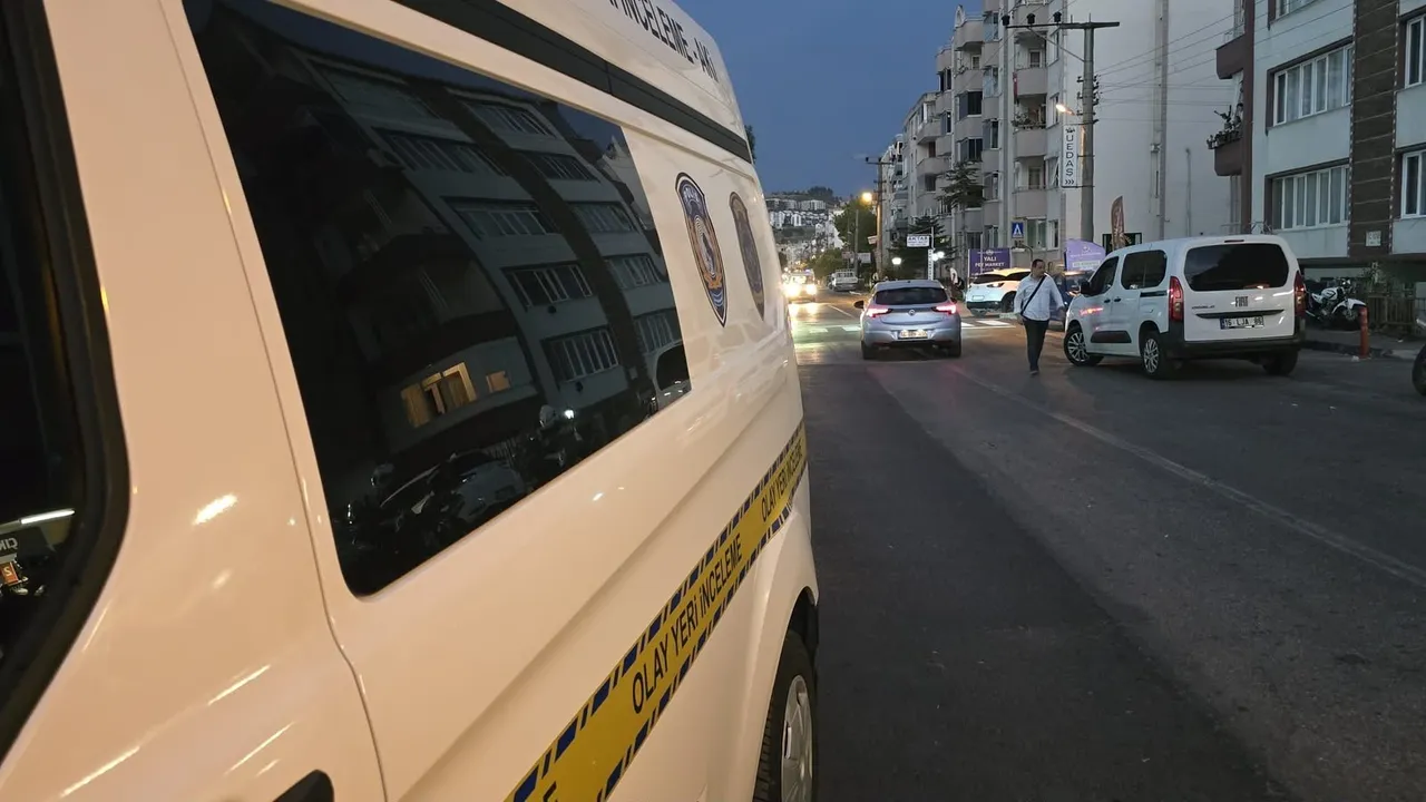 Tekerlekli sandalyeli eşin yardım çığlığı alarma geçirdi! Kapıyı açanlar dehşetle karşılaştı