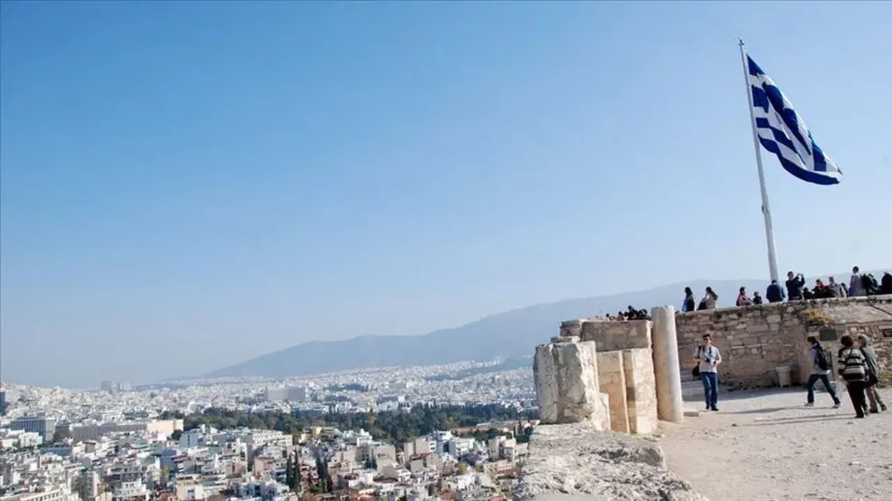 Yunanistan sığınmacıları göndermek için bu defa avukatları devreye soktu! Geri dönmeye ikna edene 250 avro