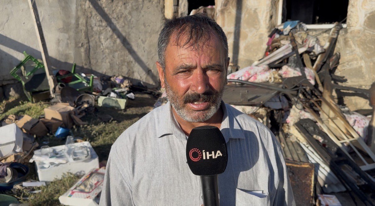 6 kilometre uzaktan fark etti! Bitlis'te tır sürücüsü 22 kişilik aileyi alevlerin arasından kurtardı