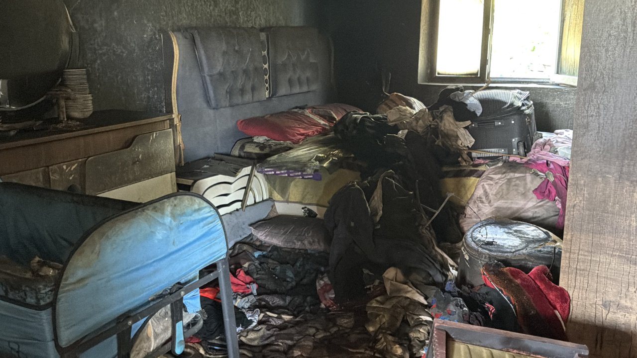 6 kilometre uzaktan fark etti! Bitlis'te tır sürücüsü 22 kişilik aileyi alevlerin arasından kurtardı