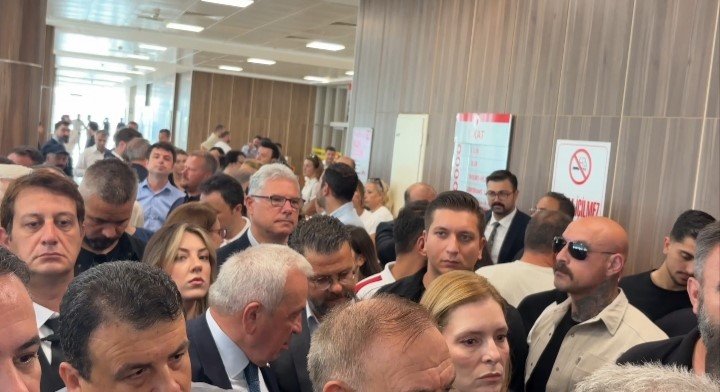 Bursada Mustafa Bozbey davası öncesi adliyede gerginlik! CHP’li vekil polise zorluk çıkardı