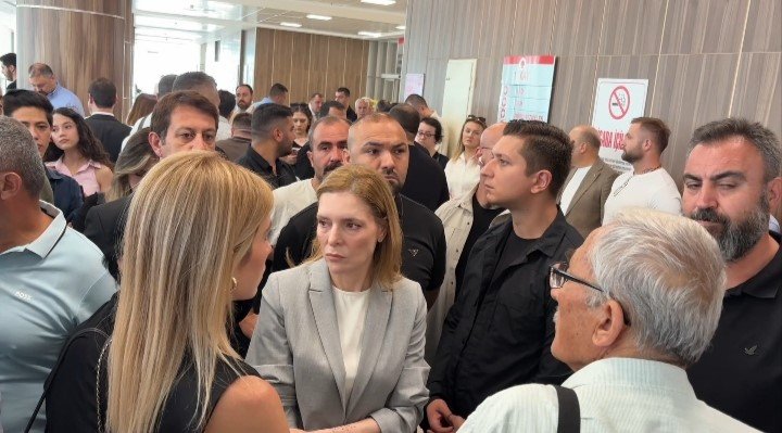 Bursada Mustafa Bozbey davası öncesi adliyede gerginlik! CHP’li vekil polise zorluk çıkardı