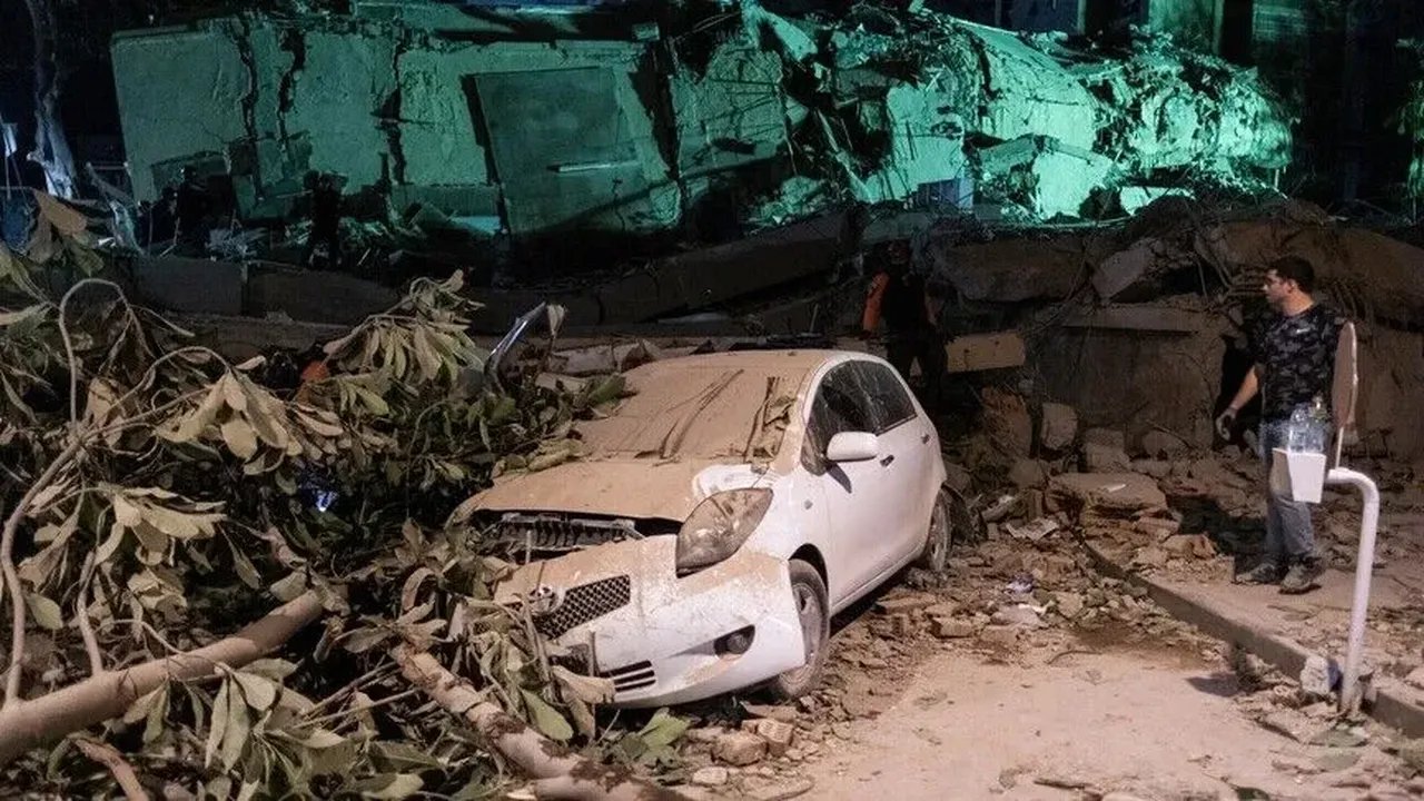 Enkazdan 38 kişi çıkaran Türk'e madalya... Venezuela kahraman nişanı
