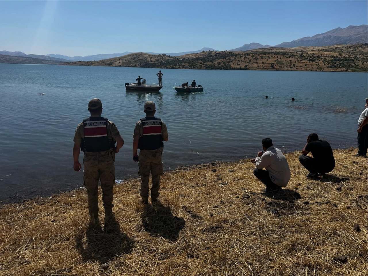 Gittikleri tatil acı ile son buldu! 2 kız kardeşin göletten cansız bedeni çıkarıldı