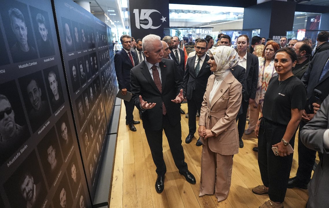 “İrade Bizim, Zafer Bizim” sergisi ziyaretçileriyle buluştu