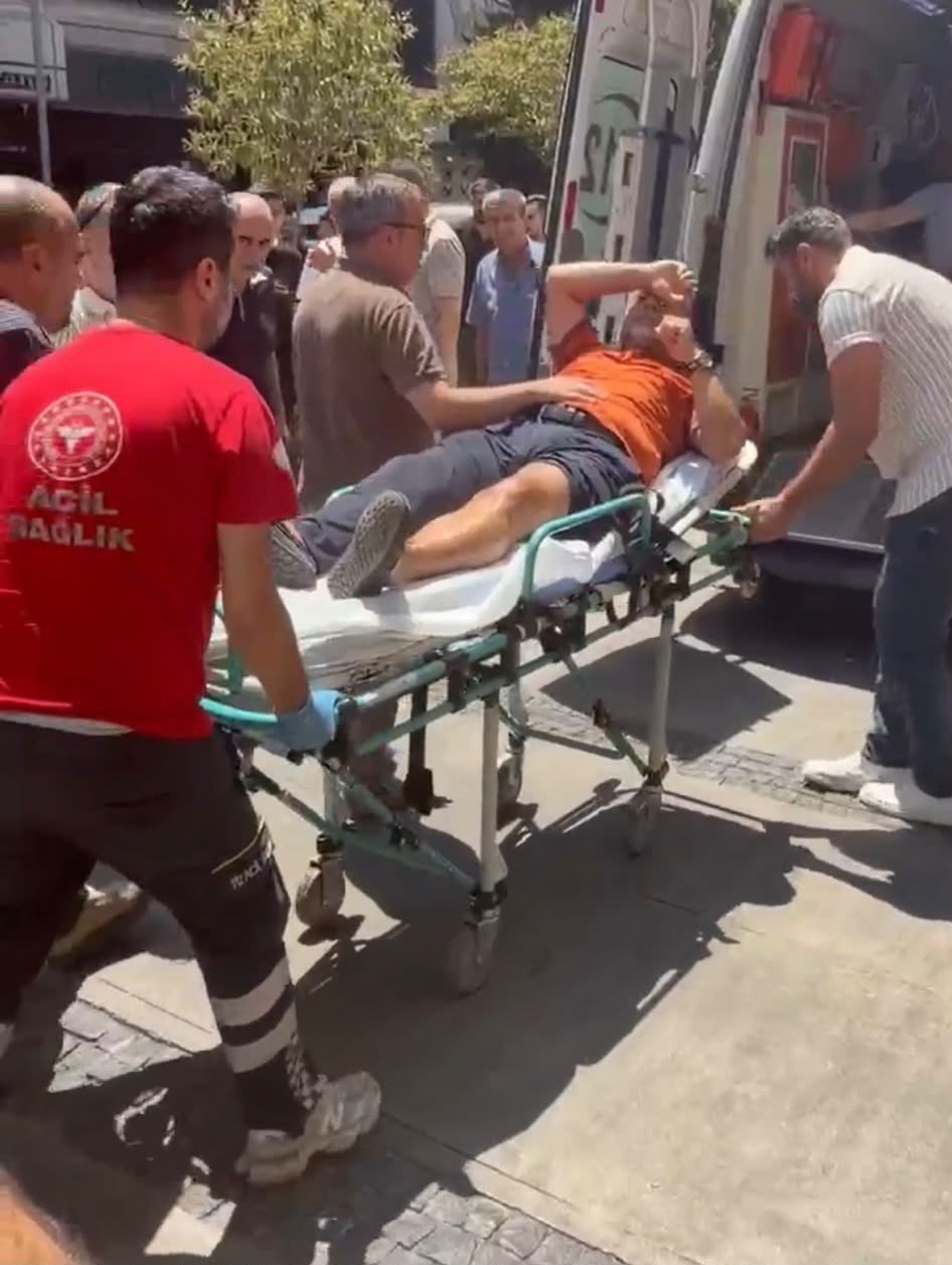 İzmirde sokak ortasında dehşet! Silah çekti, yaraladı, kaçarken trafik polisine yakalandı