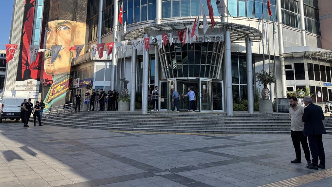 İzmit Belediyesi'ne operasyon! Belediye Başkanı ve CHP ilçe başkanı da gözaltılar arasında