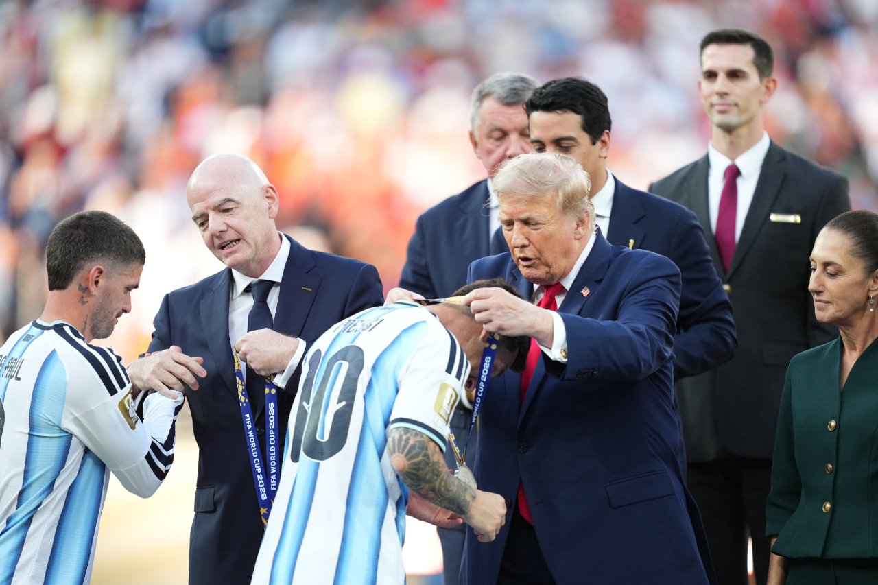 Trump'ın elini sıkmadı! Arjantinli yıldızdan dikkat çeken hareket