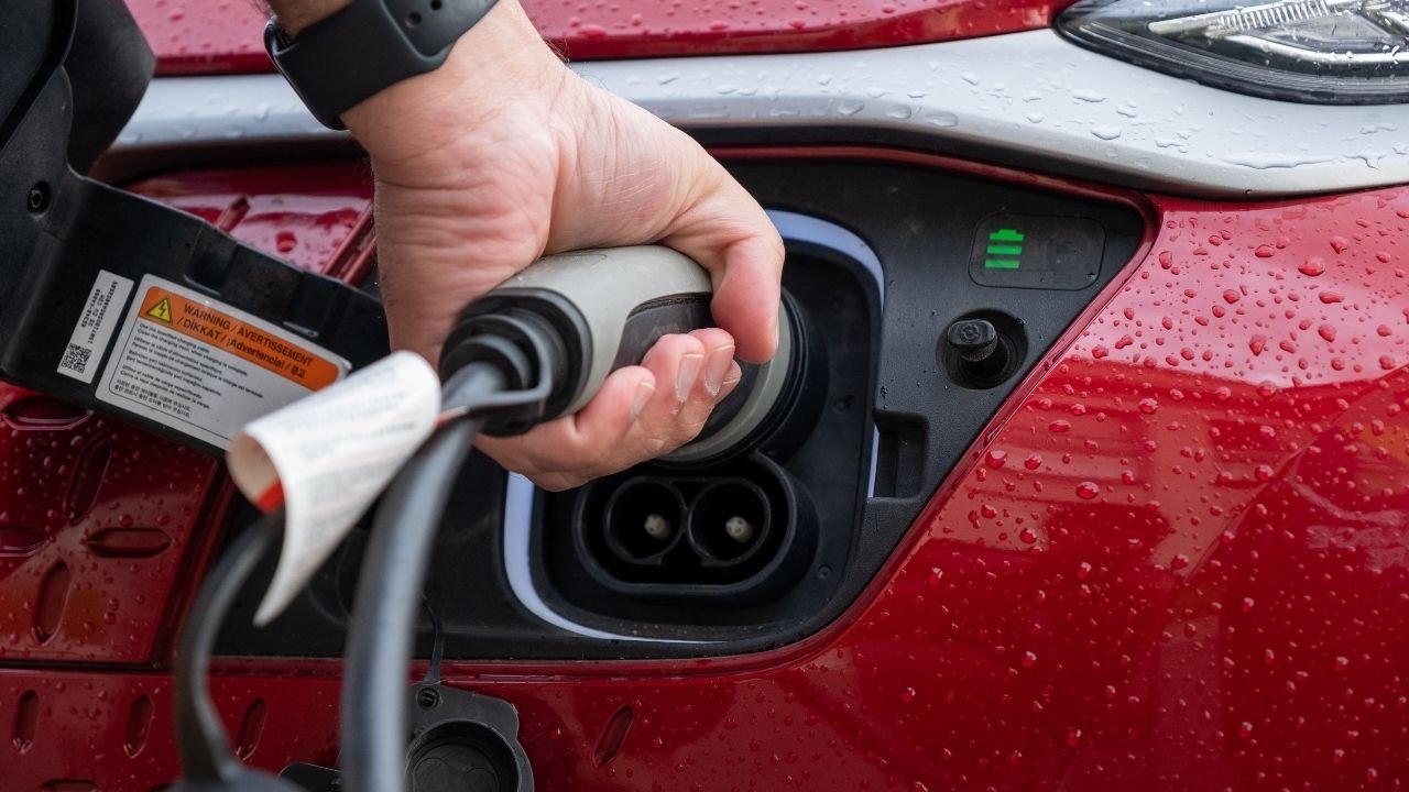 Elektrikli araç mı hibrit mi benzinli mi dizel mi? Hızlı şarj zamları dengeleri altüst etti