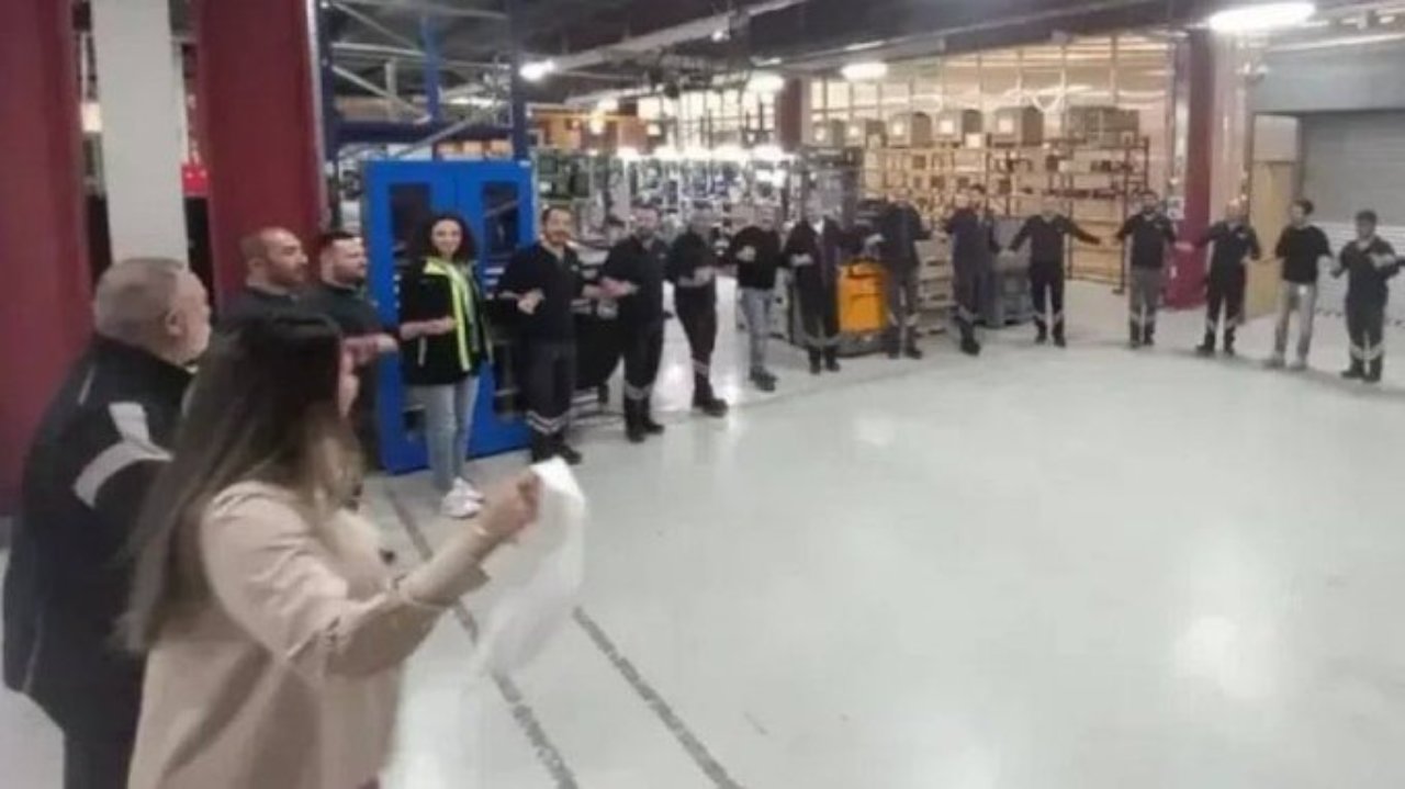 En düşük maaş 153 bin TL oldu! İşçiler zammı halay çekerek kutladı 