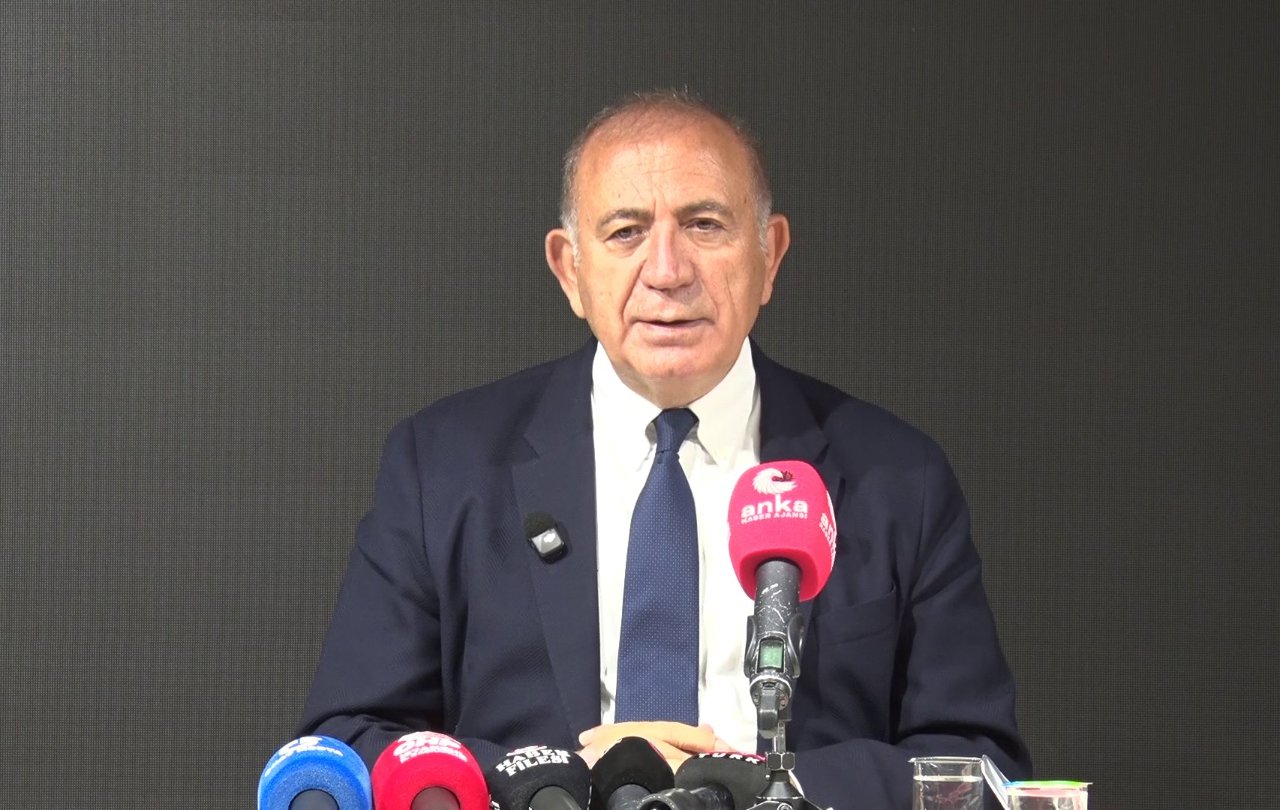 Gürsel Tekin zehir zemberek sözlerle duyurdu: CHP İstanbul'da 7 ilçe yönetimi görevden alındı!