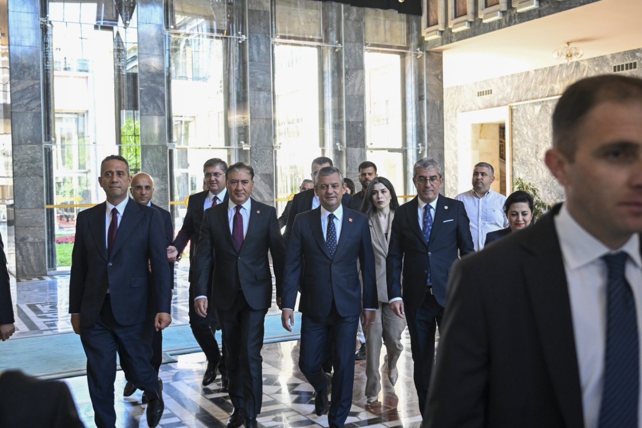 Özgür Özel son kez CHP kürsüsünde: Yeni partimizi kuruyoruz