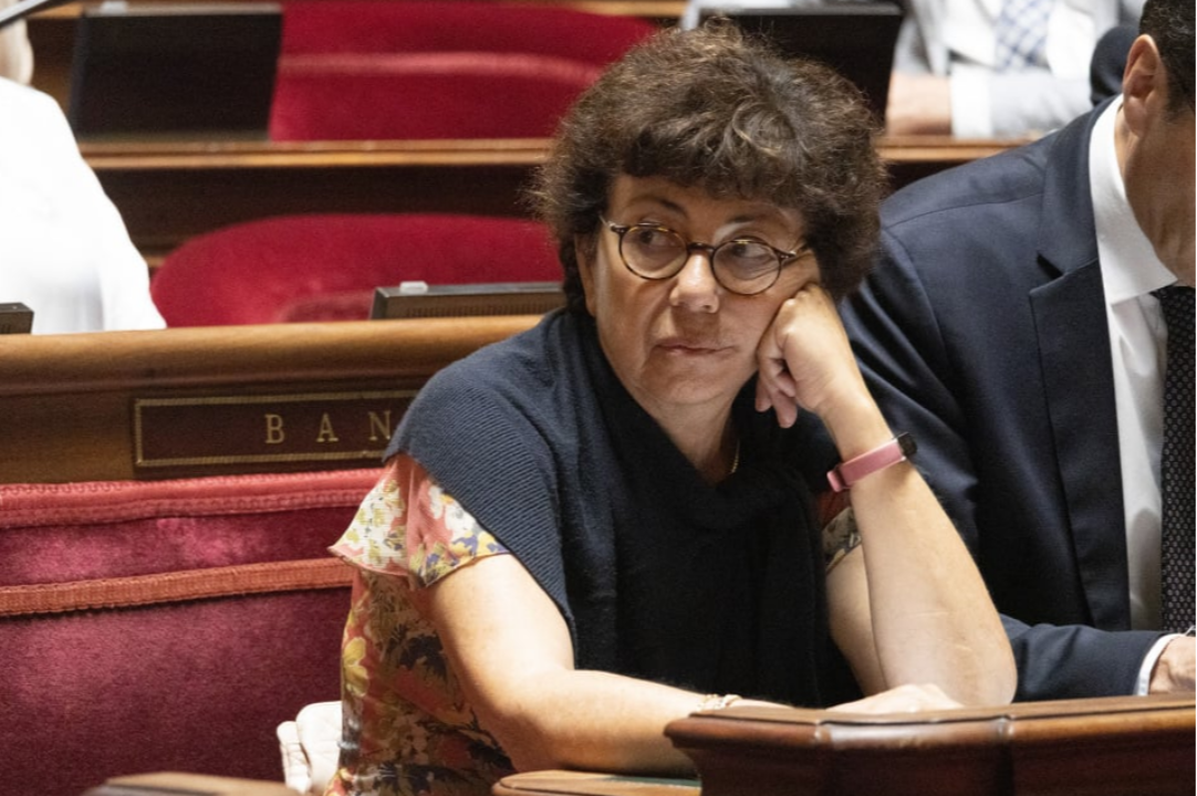 Fransa'da yaprak dökümü! Macron'a isyan eden Bakan istifa etti