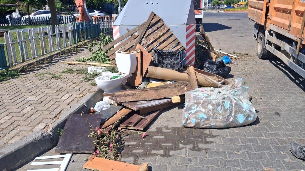 Marmaris'i çöplüğe çevirdiler! Belediye'den açıklama var