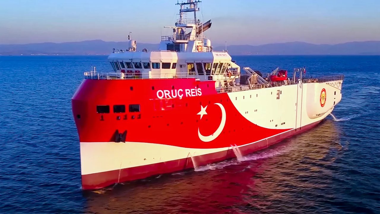 Savaş uçakları havalandı! Oruç Reis'in hamlesi Atina'yı ayağa kaldırdı