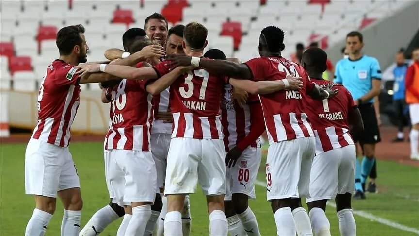 Sivasspor’a üç dönem daha transfer yasağı!
