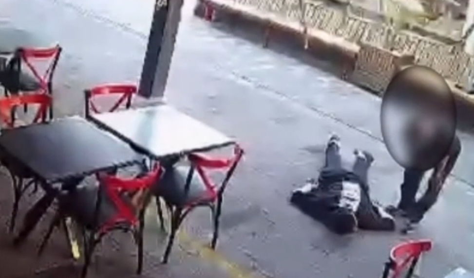 ‘Yardım’ bahanesiyle vicdansızlık! Kalbi duran gencin cüzdanından parasını çaldı