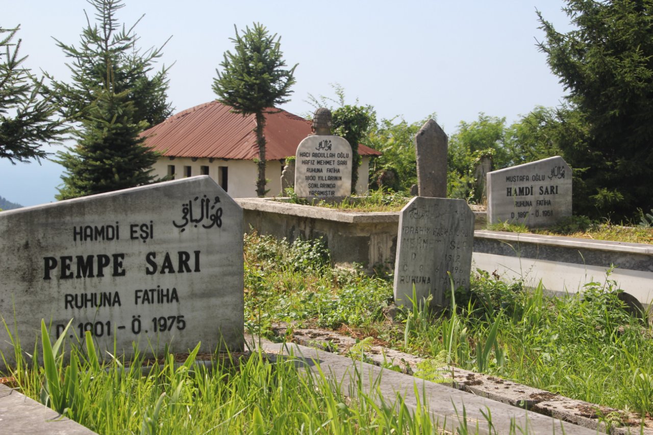 Bu mahallede herkesin soyadı aynı! Karışmamak için bu yöntemi bulmuşlar