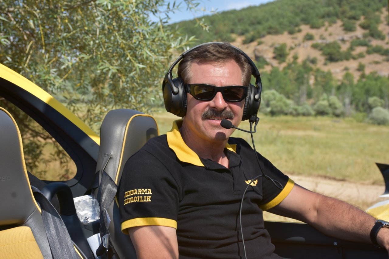 Çocukluk hayalini gerçekleştirdi, köyüne özel uçağıyla indi! İş adamı, sıra dışı yolculuğu anlattı