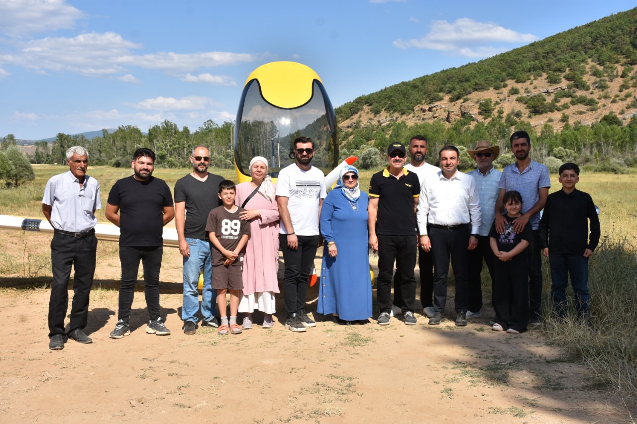 Çocukluk hayalini gerçekleştirdi, köyüne özel uçağıyla indi! İş adamı, sıra dışı yolculuğu anlattı