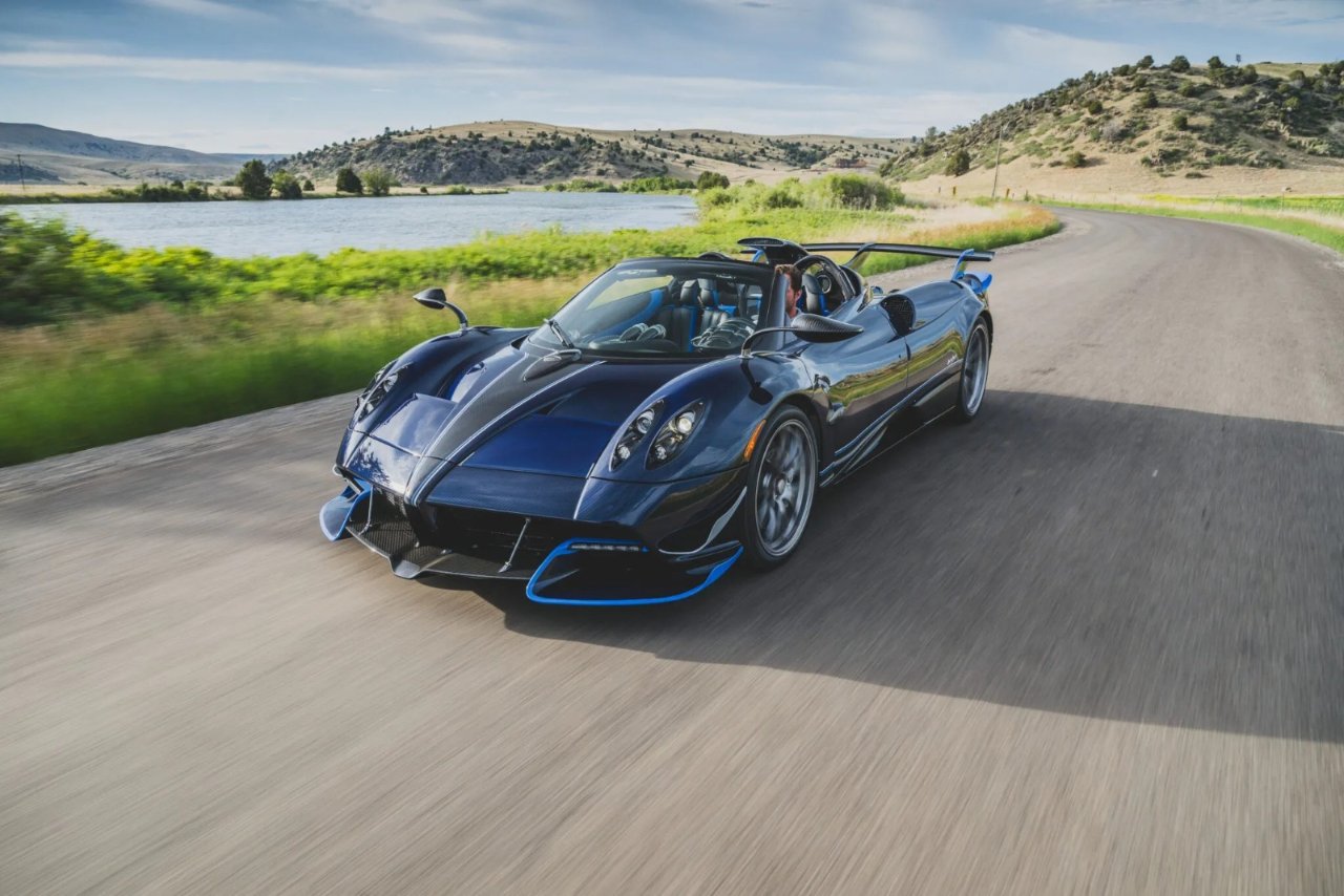Dünyanın tek manuel Pagani Huayra Roadster'ı açık artırmaya çıkıyor