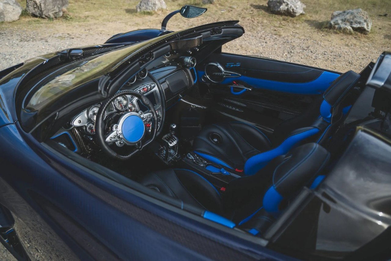 Dünyanın tek manuel Pagani Huayra Roadster'ı açık artırmaya çıkıyor