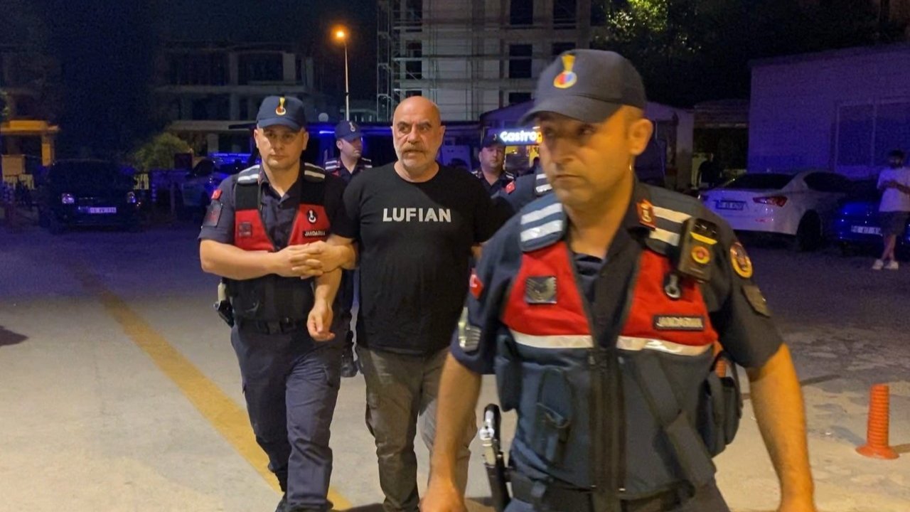 Ezel Akay kimdir? Yönetmen Ezel Akay'ın özgeçmişi
