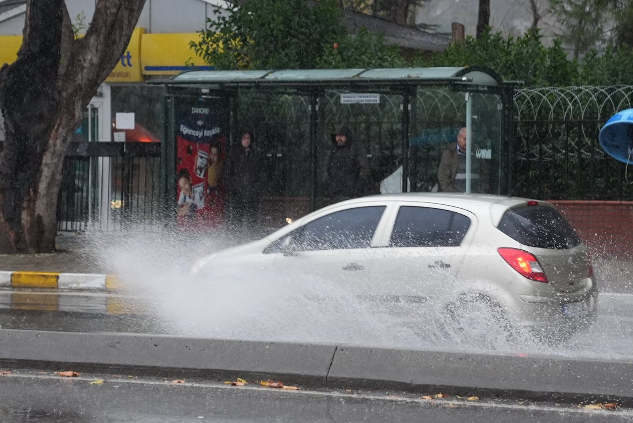 Meteoroloji, AKOM tek tek uyardı! Cumartesi gününe dikkat; çok kuvvetli geliyor