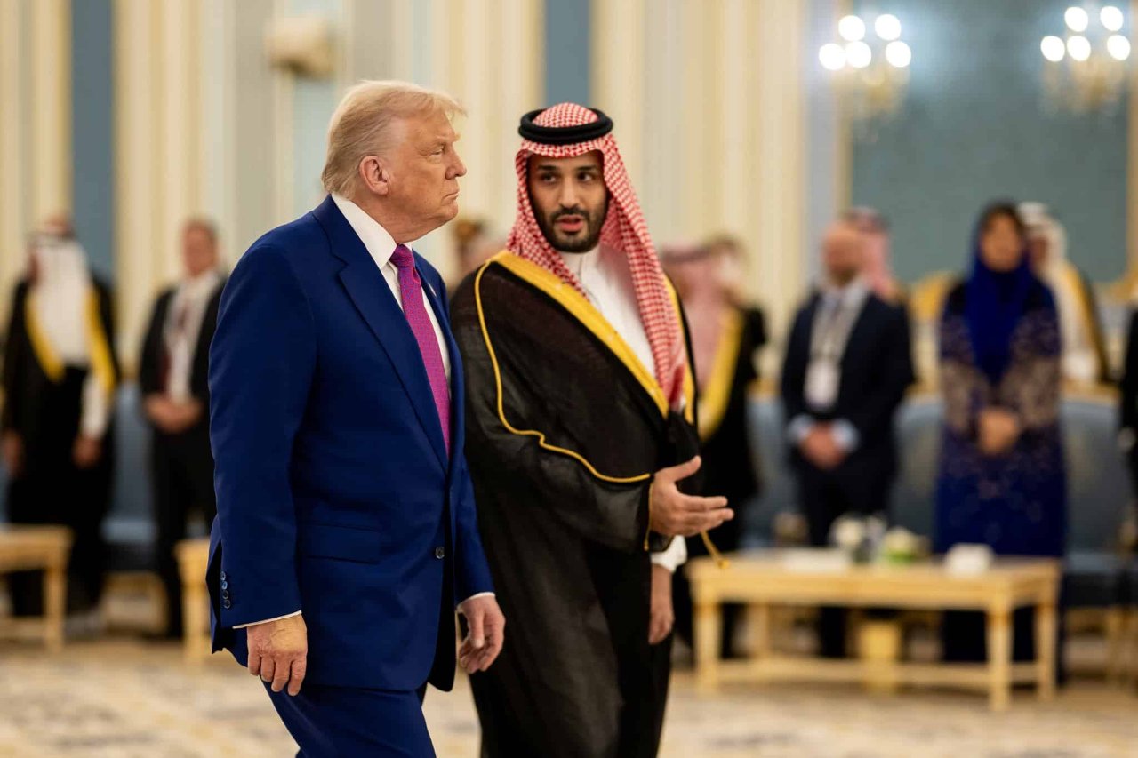 Prens Selman çılgına döndü! İmzanın üzerinden 24 saat geçmeden Trump masayı devirdi