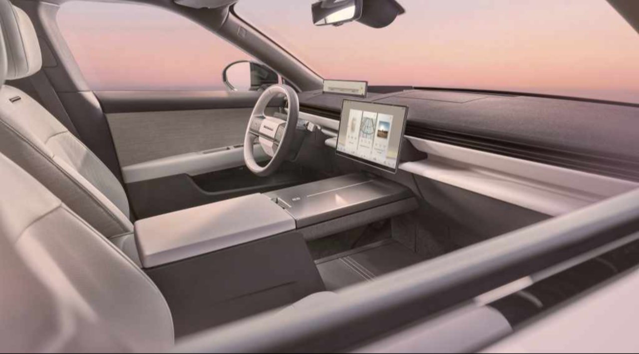 Range Rover ailesine yeni üye geliyor: Tam elektrikli Range Rover GT görücüye çıktı