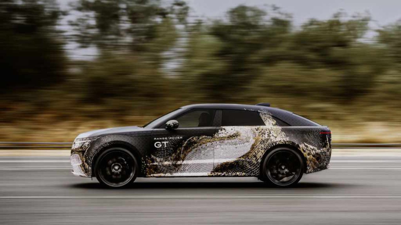 Range Rover ailesine yeni üye geliyor: Tam elektrikli Range Rover GT görücüye çıktı