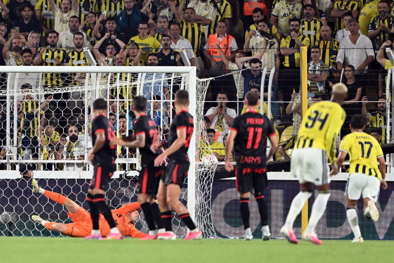 Yeni Fenerbahçe'nin şifreleri: Gornik Zabrze zaferinde İsmail Kartal'ın çok dokunuşu vardı