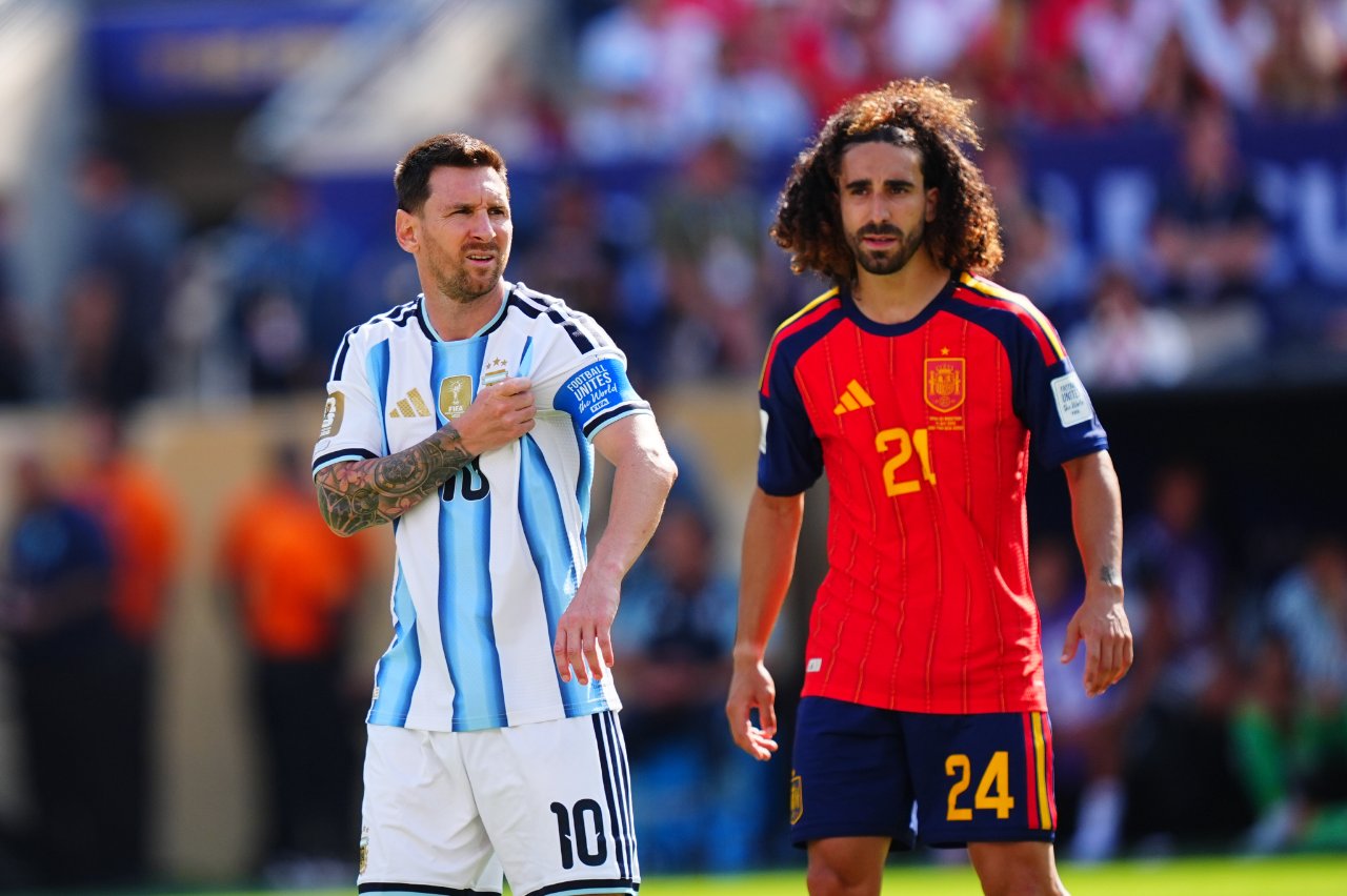 Cucurella'nın formasını giydiği İspanya, Dünya Kupası finalinde Lionel Messi liderliğindeki Arjantin'i 1-0 yendi.