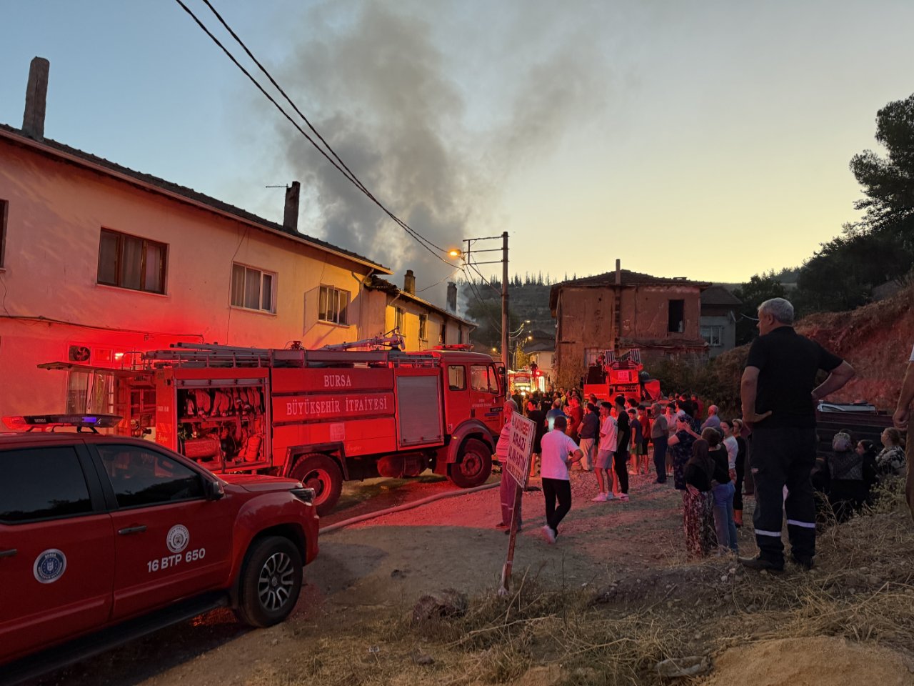 Yangın çıkan ev küle döndü! İçinden ceset çıktı