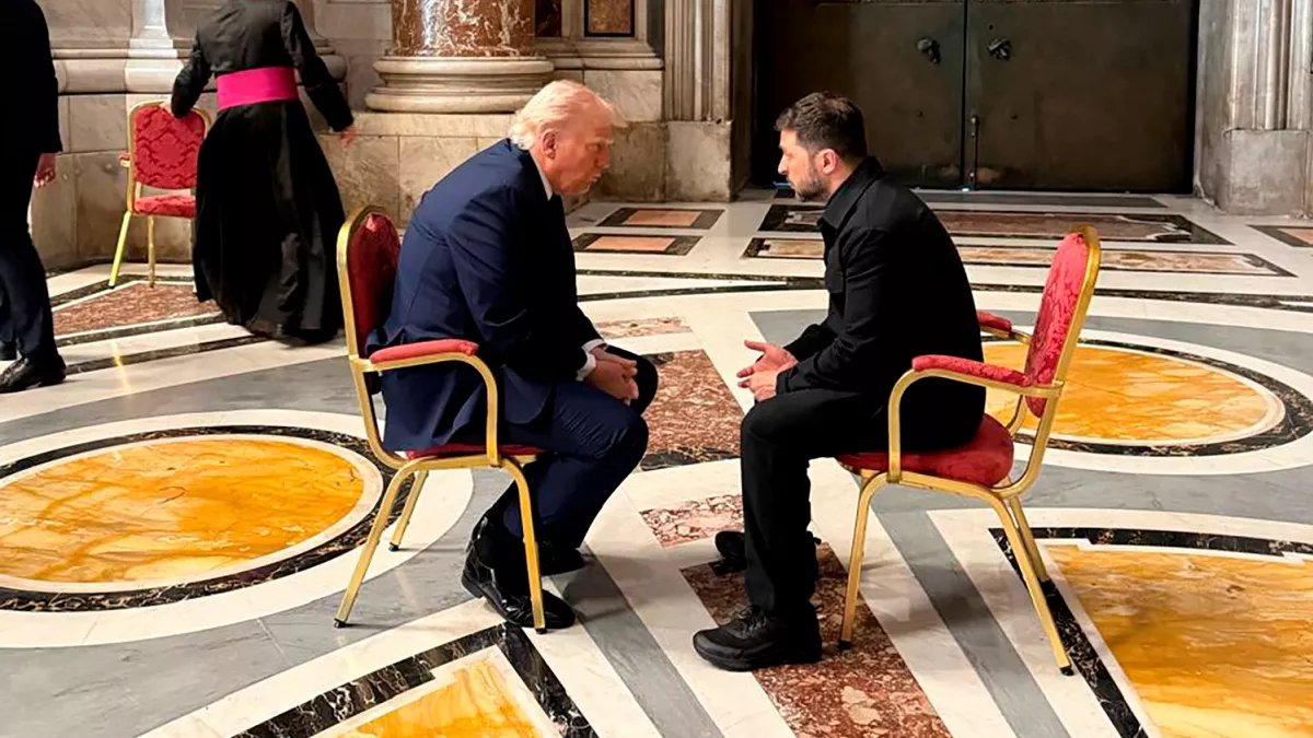 Zelenskiy, "Vatikan'daki görüşmemizden sonra Başkan Trump'ın her şeye biraz daha farklı bakmaya başladığından eminim." ifadesini kullandı.