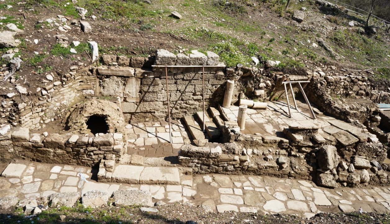 Aspendos'ta 2 bin yıllık tiyatro caddesi gün yüzüne çıktı