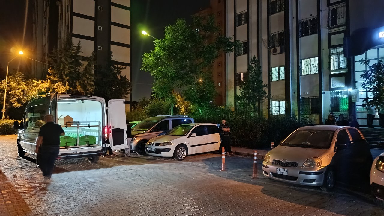 Boşanmak isteyen karısını uykusunda öldürdü! Yastıkla yüzünü kapatıp kafasına sıkmış